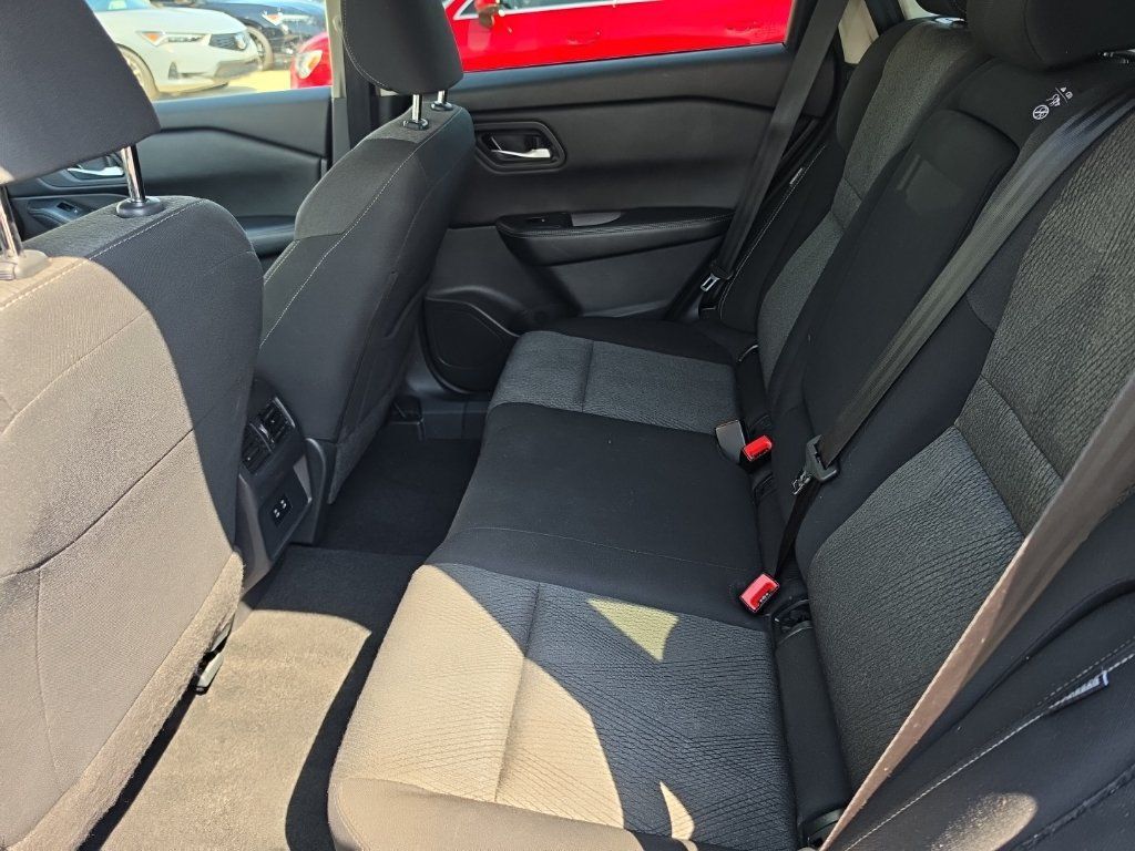 Used 2025 Nissan Rogue SV FWD image 7