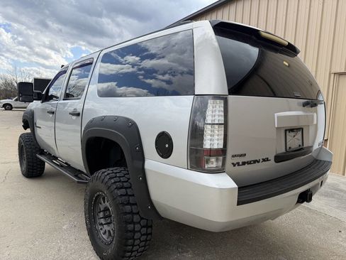 Used 2011 GMC Yukon XL SLE image 21