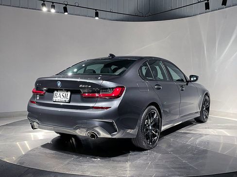 Used 2022 BMW 330e xDrive w/ M Sport Package image 10