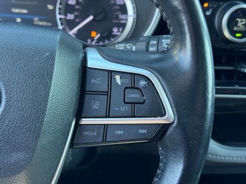 Used 2023 Toyota Highlander XLE image 32