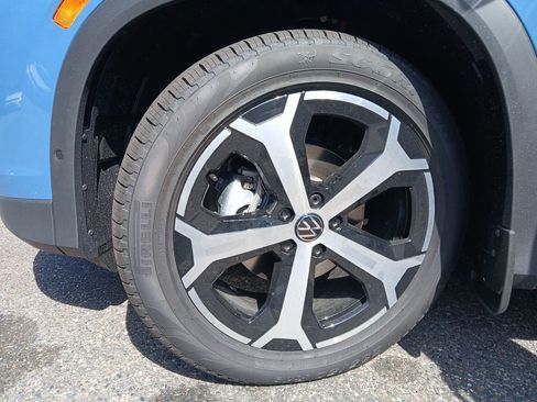 New 2025 Volkswagen Tiguan SE image 26