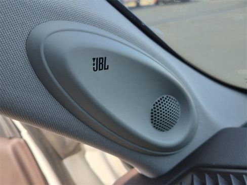 Used 2020 Toyota Highlander Limited image 32