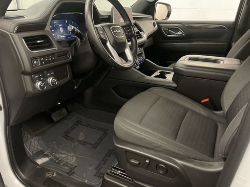 Used 2022 GMC Yukon SLE w/ Gmc Pro Safety Plus Package AWD/4WD image 4