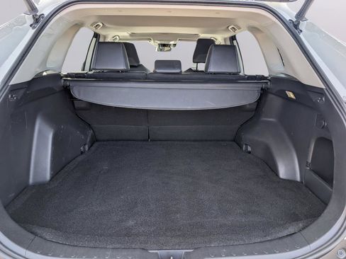 Used 2022 Toyota RAV4 XLE Premium image 33