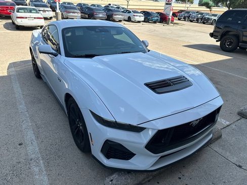 Used 2025 Ford Mustang GT RWD image 3