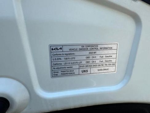 Used 2023 Kia Carnival LX FWD image 26