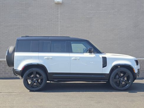 Used 2025 Land Rover Defender 110 X-Dynamic SE image 39