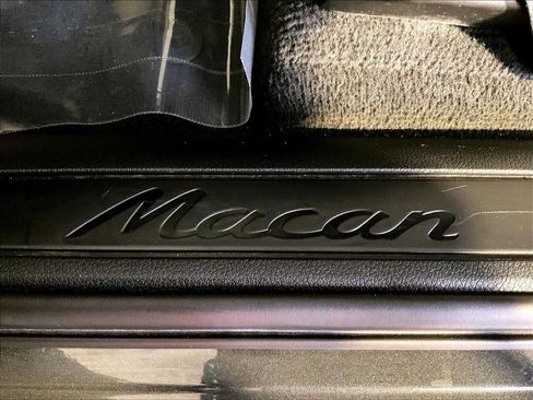Certified 2024 Porsche Macan AWD/4WD image 19
