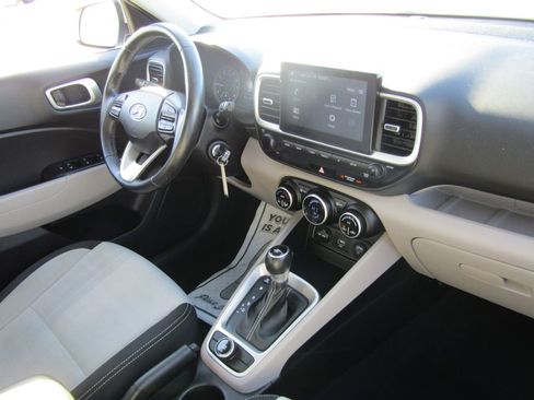 Used 2021 Hyundai Venue SEL image 29