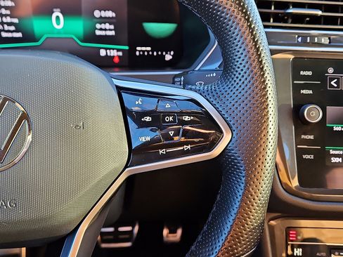 Certified 2022 Volkswagen Tiguan SE R-Line image 18