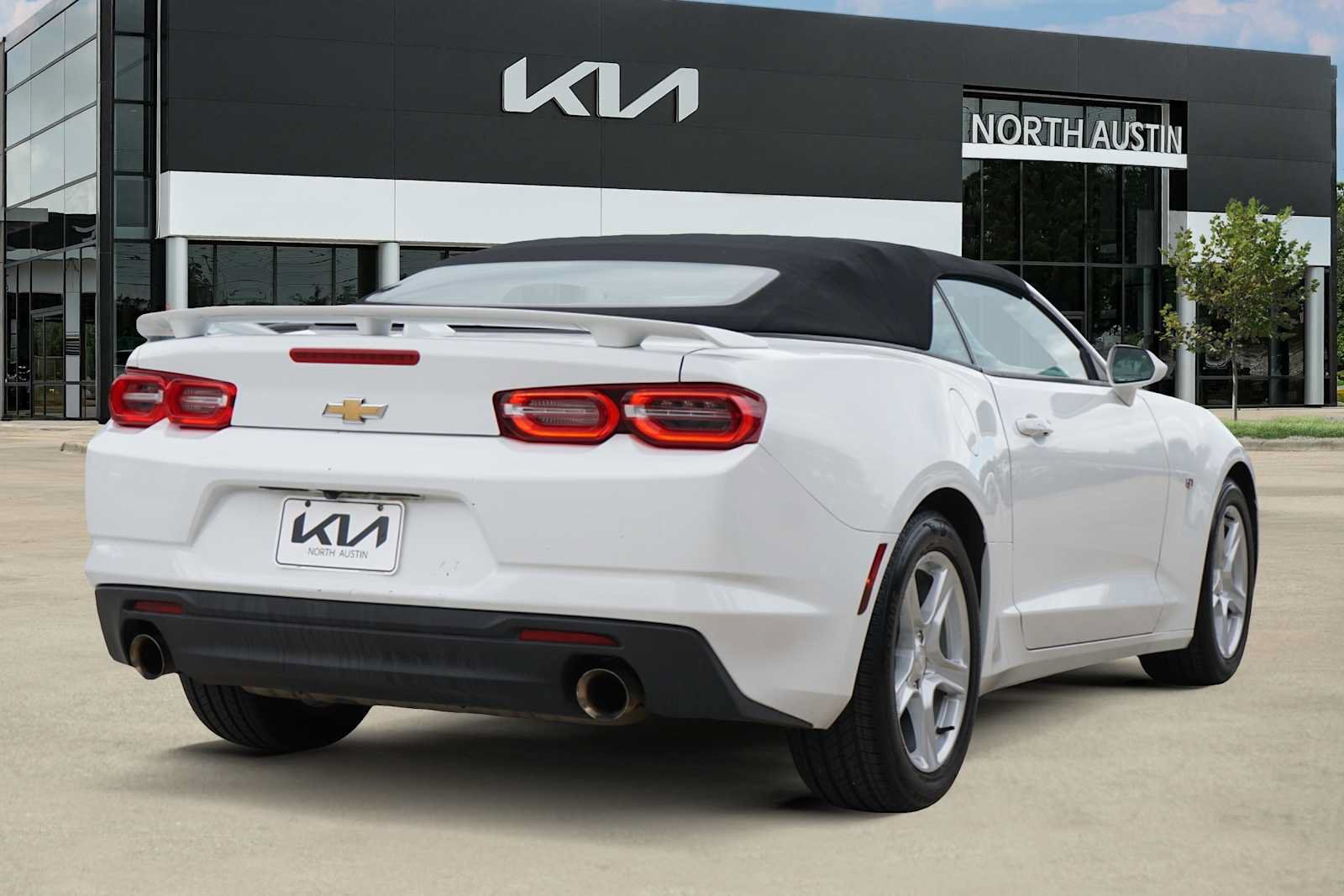 Used 2023 Chevrolet Camaro LT RWD image 5