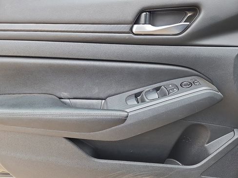 Used 2025 Nissan Altima 2.5 SV FWD image 20