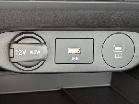 Used 2025 Hyundai Elantra Limited image 21