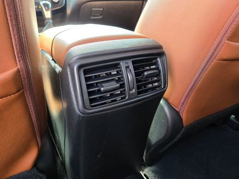 Used 2018 Nissan Rogue SL w/ Premium Package image 16