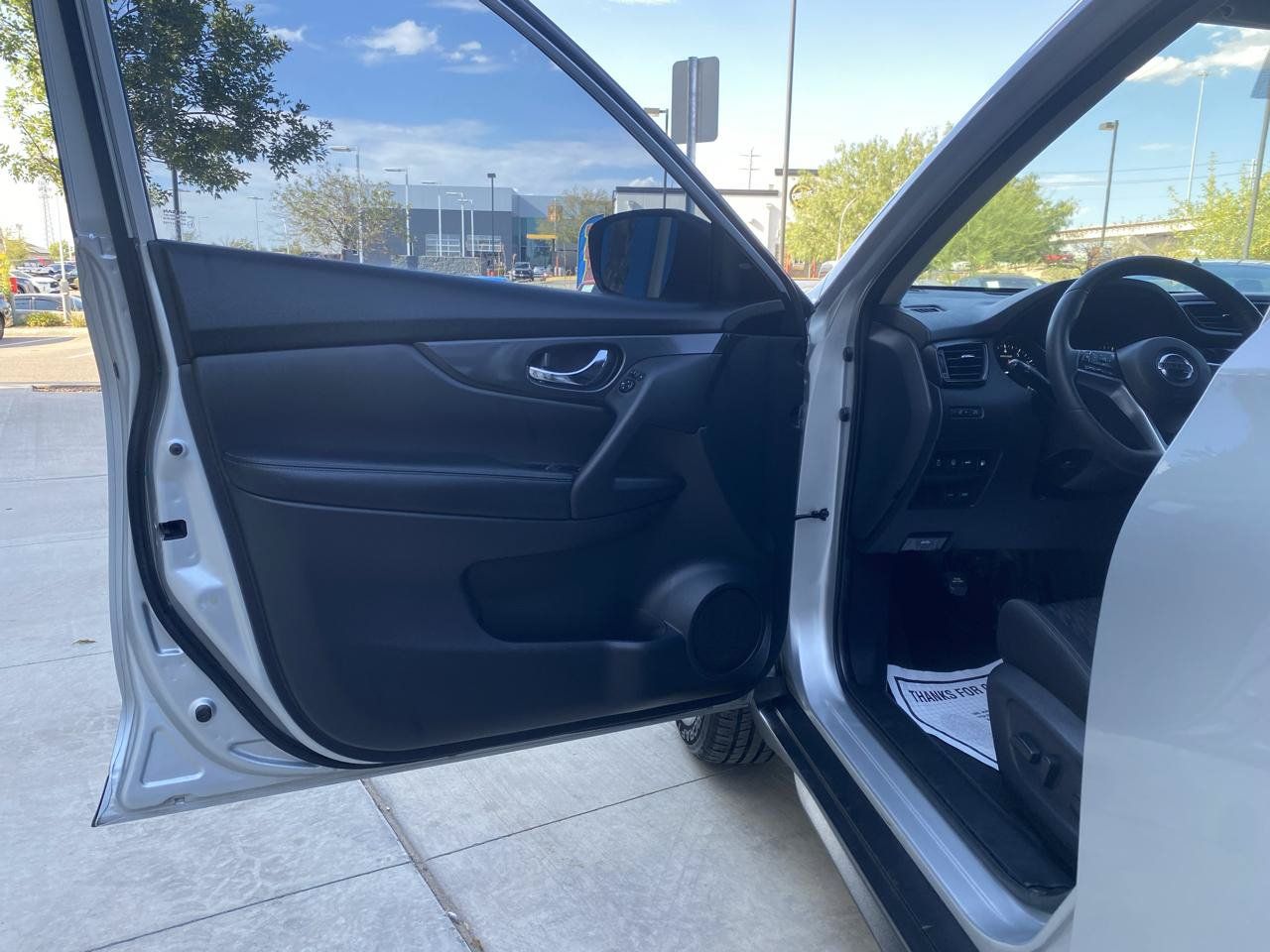 Used 2020 Nissan Rogue SV FWD image 17