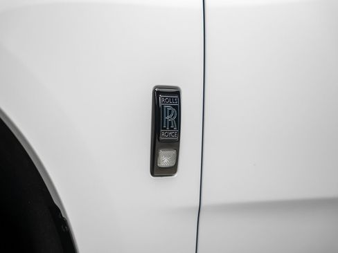Used 2023 Rolls-Royce Cullinan Black Badge w/ Dark Exterior Package AWD/4WD image 27