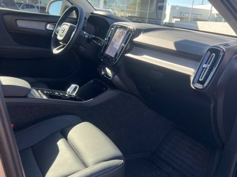 Certified 2025 Volvo XC40 B5 Ultra w/ Climate Package AWD/4WD image 27