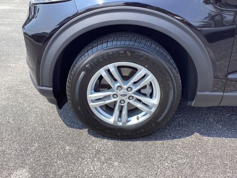 Used 2023 Ford Explorer XLT w/ Equipment Group 202A AWD/4WD image 9