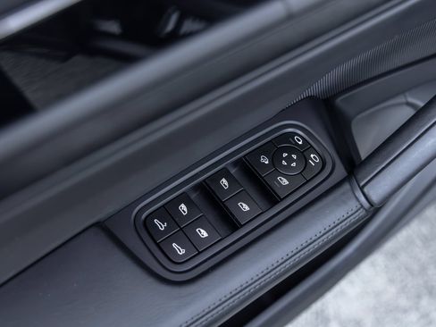 Certified 2025 Porsche Cayenne GTS AWD/4WD image 23