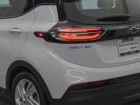 Used 2023 Chevrolet Bolt LT w/ Driver Confidence Package FWD image 7
