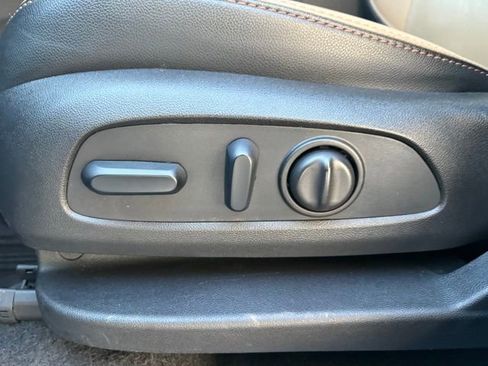 Used 2024 Chevrolet Equinox Premier image 30