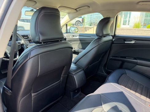 Used 2018 Ford Fusion SE w/ Equipment Group 201A FWD image 13