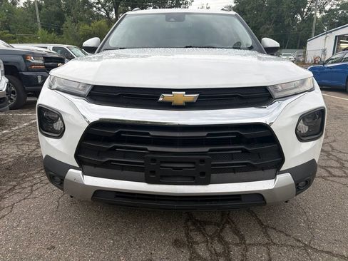 Used 2023 Chevrolet TrailBlazer LT FWD image 2