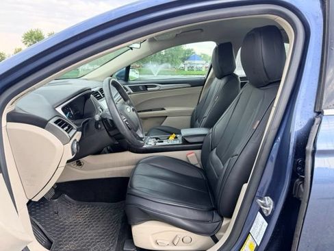 Used 2018 Ford Fusion SE w/ Fusion SE Technology Package FWD image 7