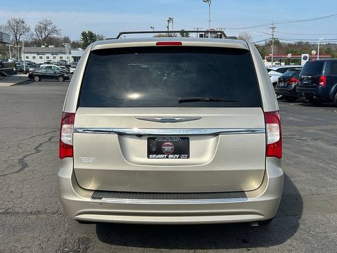 Used 2015 Chrysler Town & Country Touring w/ Driver Convenience Group FWD image 7