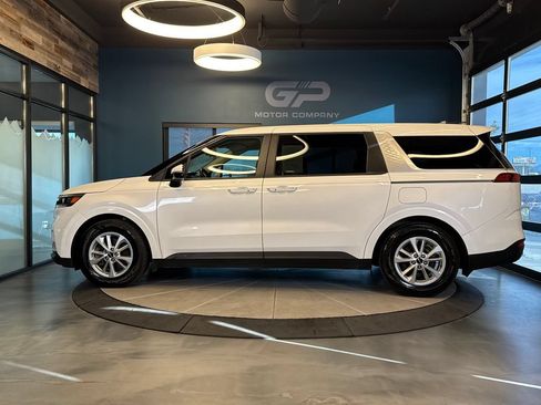 Used 2024 Kia Carnival LX FWD image 6