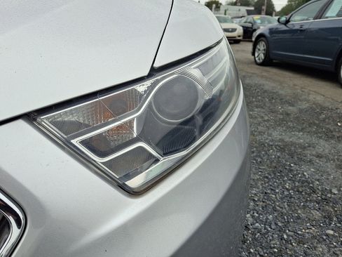 Used 2017 Ford Taurus SE image 10