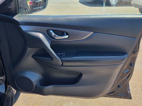 Used 2015 Nissan Rogue SV w/ SV Premium Package AWD/4WD image 12