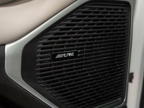 Used 2024 Jeep Wagoneer L Series II image 9