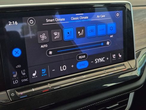 Used 2025 Volkswagen Atlas SEL Premium R-Line image 19