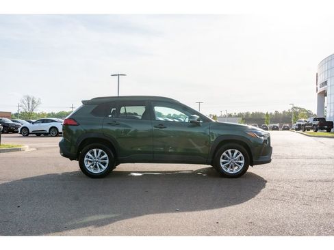 Used 2024 Toyota Corolla Cross LE image 4