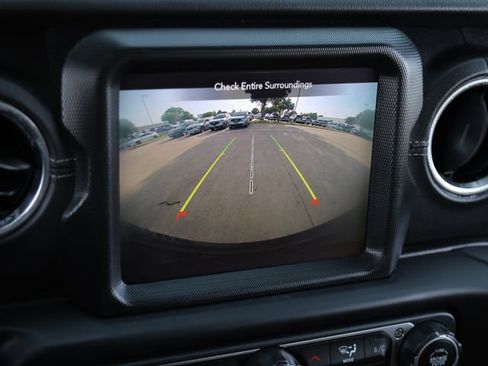 Used 2023 Jeep Wrangler Unlimited Sahara AWD/4WD image 19