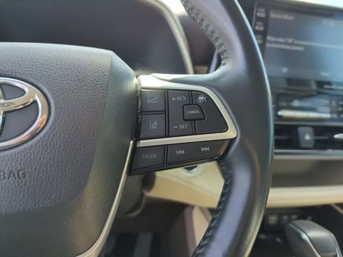 Used 2022 Toyota Highlander XLE image 15