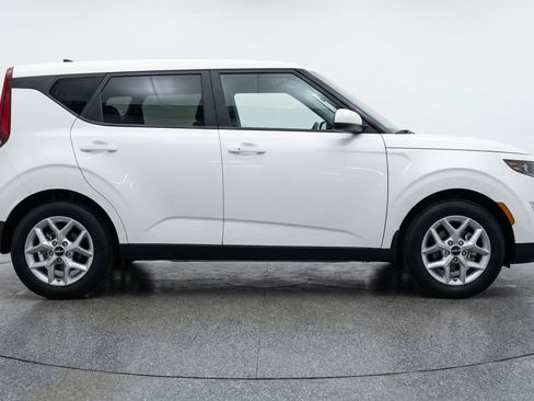 Used 2025 Kia Soul LX w/ LX Technology Package image 11