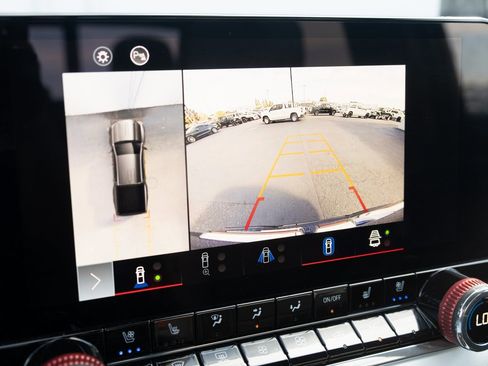 Used 2024 GMC Canyon AT4X image 4