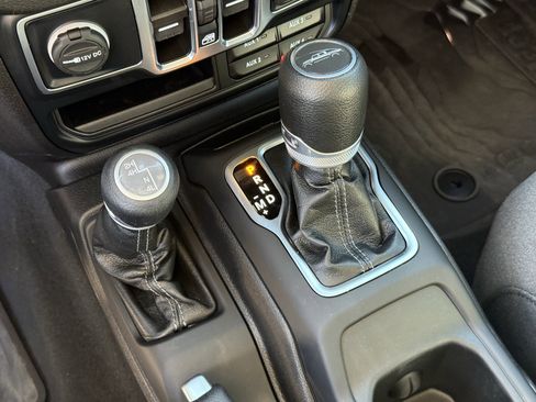 Used 2024 Jeep Gladiator Sport image 23