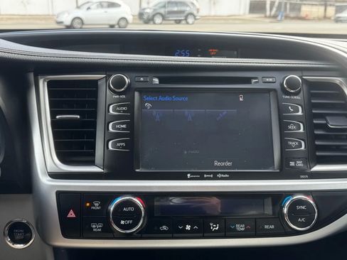 Used 2017 Toyota Highlander XLE image 13