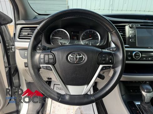 Used 2017 Toyota Highlander XLE AWD/4WD image 17