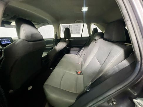 Used 2021 Toyota RAV4 LE FWD image 27
