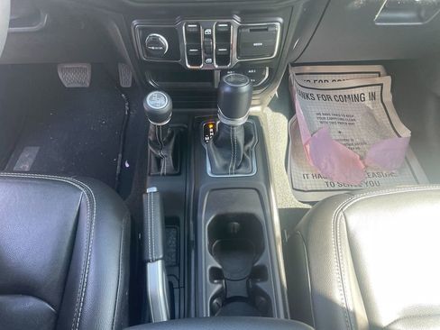 Used 2023 Jeep Wrangler Sahara image 22