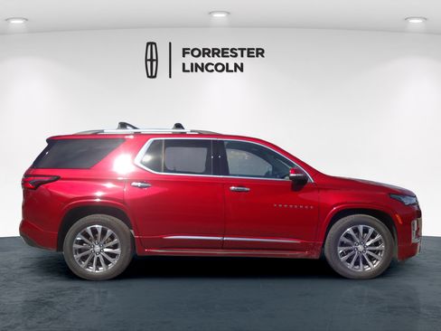 Used 2022 Chevrolet Traverse Premier w/ LPO, 'HIT The Road' Package AWD/4WD image 2