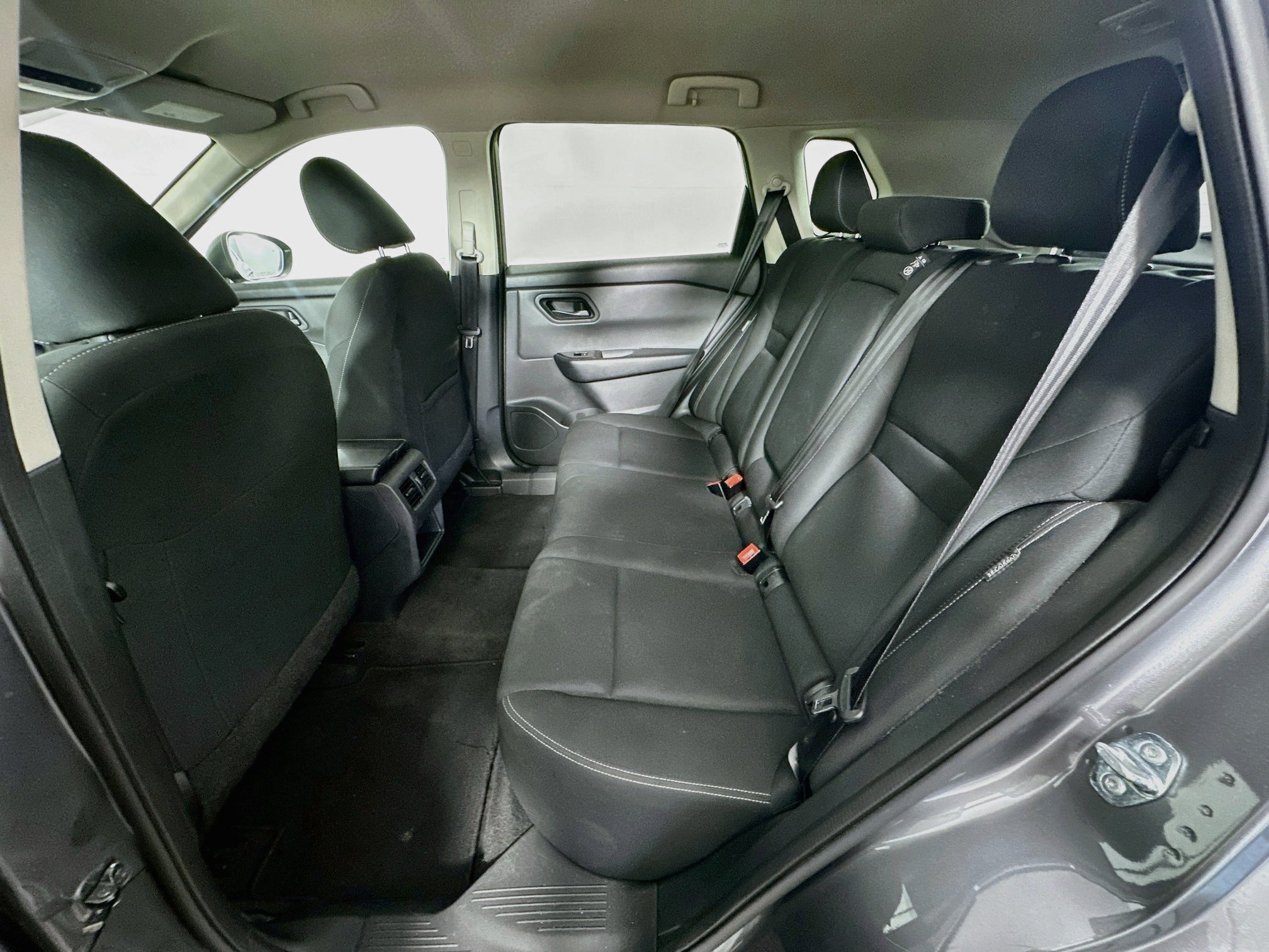 Used 2024 Nissan Rogue S FWD image 29