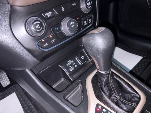 Used 2017 Jeep Cherokee Sport FWD image 17