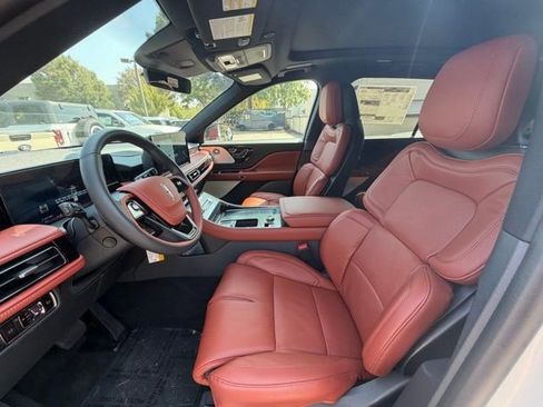 New 2025 Lincoln Aviator Reserve w/ Luxury Package image 13