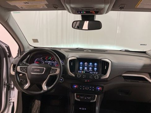 Used 2024 GMC Terrain SLT image 25