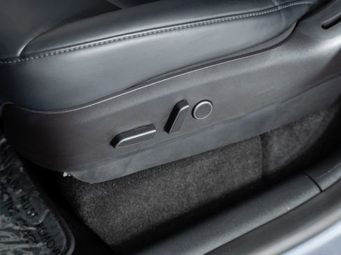 Used 2022 Tesla Model Y Performance image 16